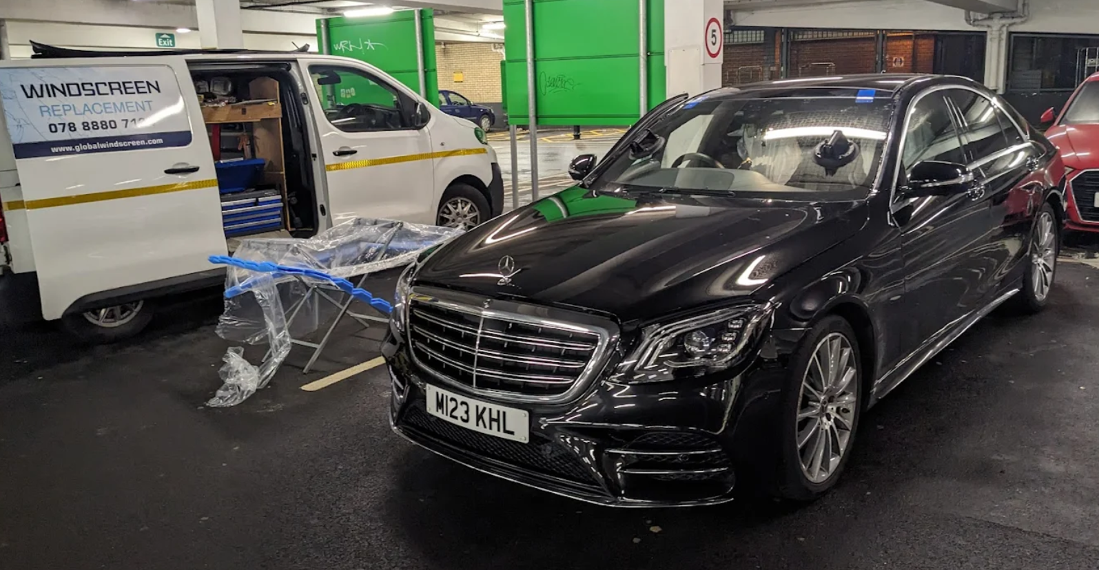 Global Windscreen mobile technician with Mercedes-Benz after finished windscreen installation